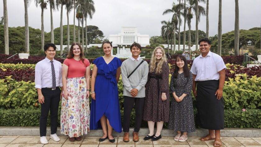 BYUH Students standing in front of the Laie, Hawaii Temple
