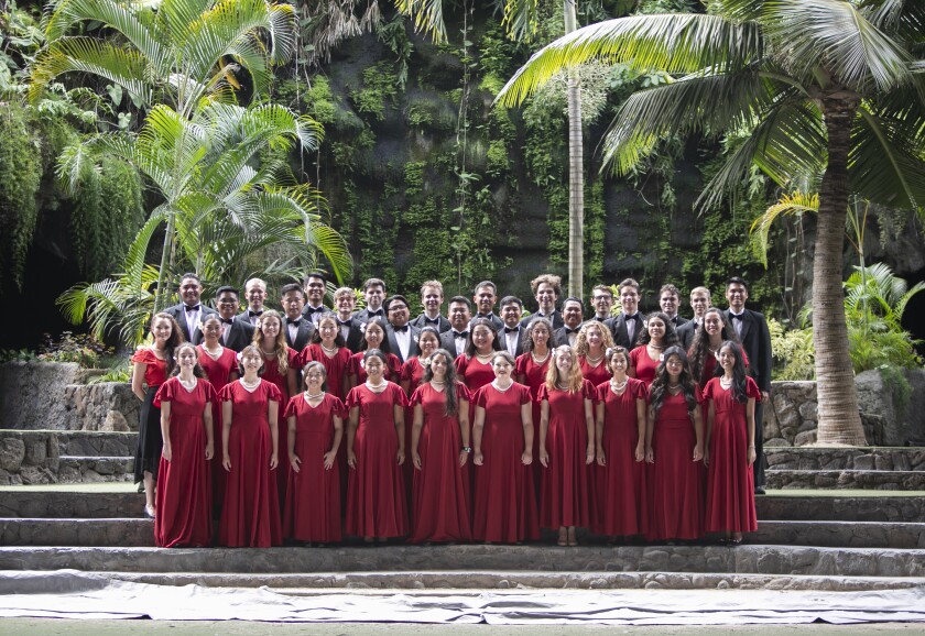 Holokai Chamber Choir pose for a photo