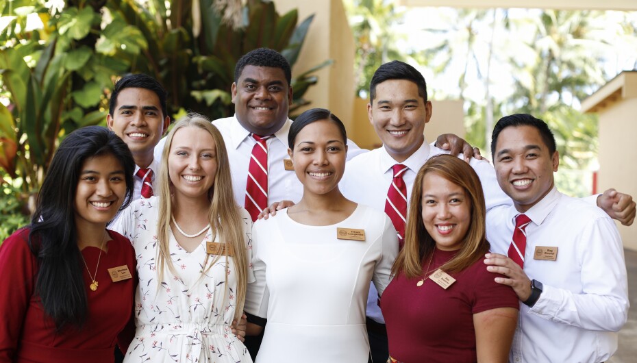 8 students standing together smiling