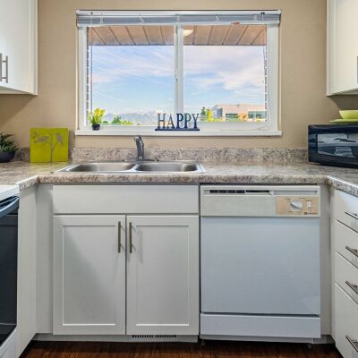 Kitchen at the Riviera, sink, oven and microwave
