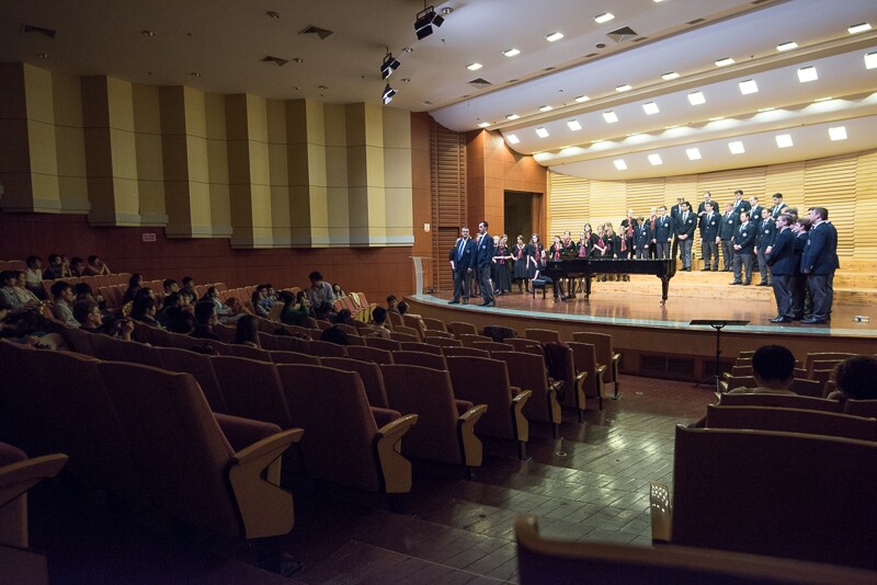 Rehearsal, with university students watching.