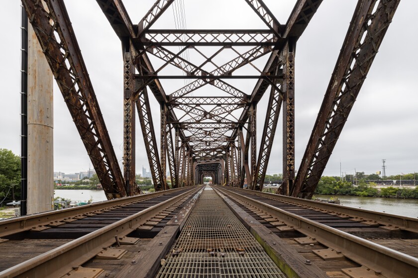 Leading lines