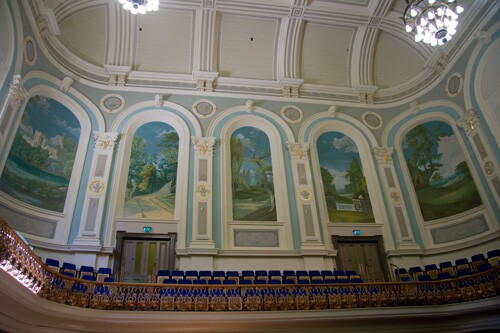 Ulster Hall on right